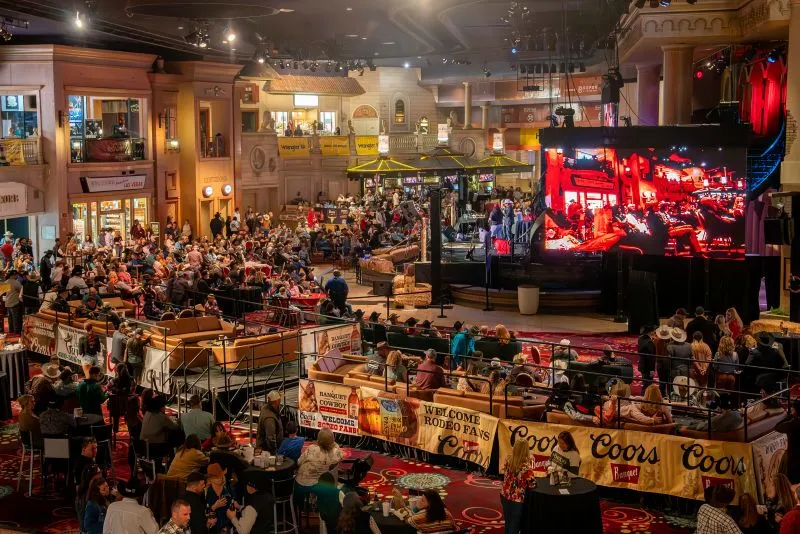 Casinoabend planen mit gemeinsamem Essen und freien Entscheidungen